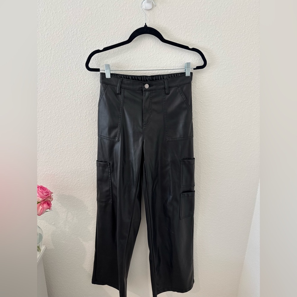 No Boundaries Black Straight Leg Cargo Pants with Pockets